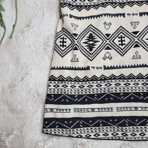 Blu Moon Ivory Black Ruffle Sleeveless Aztec Print Blouse Size 1 - Picture 7 of 11